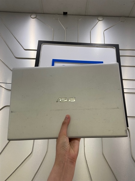 Laptop Asus Vivobook 14 X412FA - I5-8265U- Ram 8/512GB SSD - Pin 62% - Màu bạc - Ngoại hình: 97% - màn ám hồng, phản quang 4 đốm - Kèm sạc