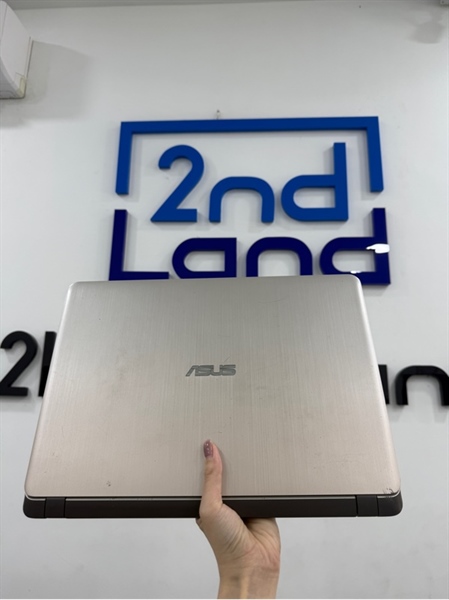 Laptop Asus Vivobook 15-Asus laptop X507UF - i5 8250U/Geforce MX130 - 8/500GB HDD+128GB SSD - Màu vàng - Pin 36% - Ngoại hình 96% - Màn hồng phản quang , hằn phím , tróc touchpad, mặt dưới trầy , bể vỏ - Kèm sạc