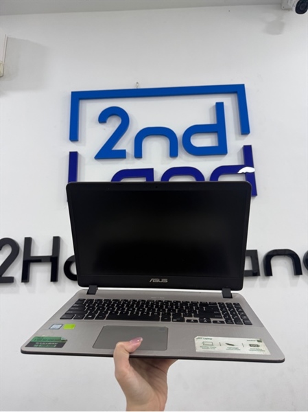 Laptop Asus Vivobook 15-Asus laptop X507UF - i5 8250U/Geforce MX130 - 8/500GB HDD+128GB SSD - Màu vàng - Pin 36% - Ngoại hình 96% - Màn hồng phản quang , hằn phím , tróc touchpad, mặt dưới trầy , bể vỏ - Kèm sạc 2