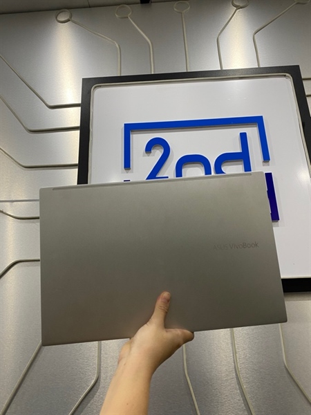 Laptop Asus Vivobook 15 - i5-1135G7 - Xe Graphics Family - Ram 8/512GB SSD - Pin 57% - Màu bạc - Ngoại hình: 97% - Sọc ngang hồng ở trên nhẹ - Body - Kèm sạc