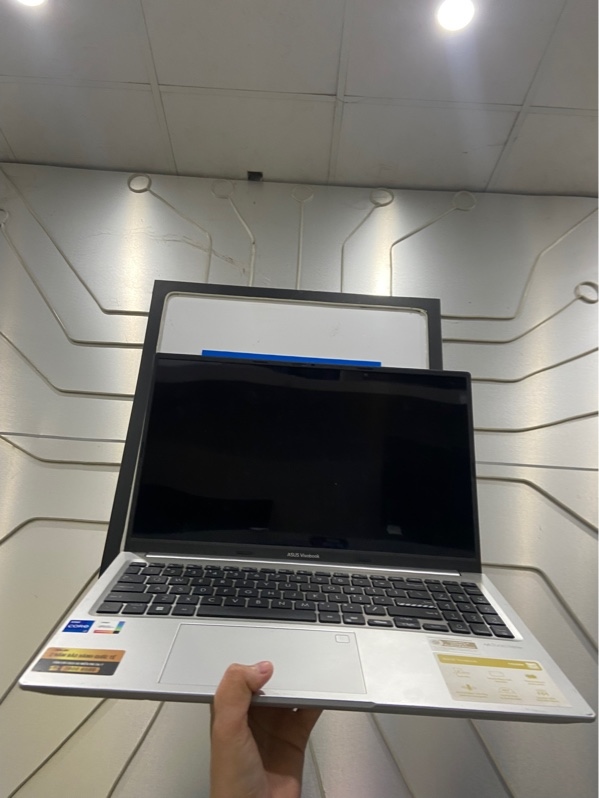 Laptop ASUS Vivobook 15 OLED X1505VA - i7 13700H - 16/512GB SSD - Pin 88% - Màn Oled - Màu bạc - Ngoại hình: 97% - Trầy xước nhẹ xung quanh - Kèm sạc