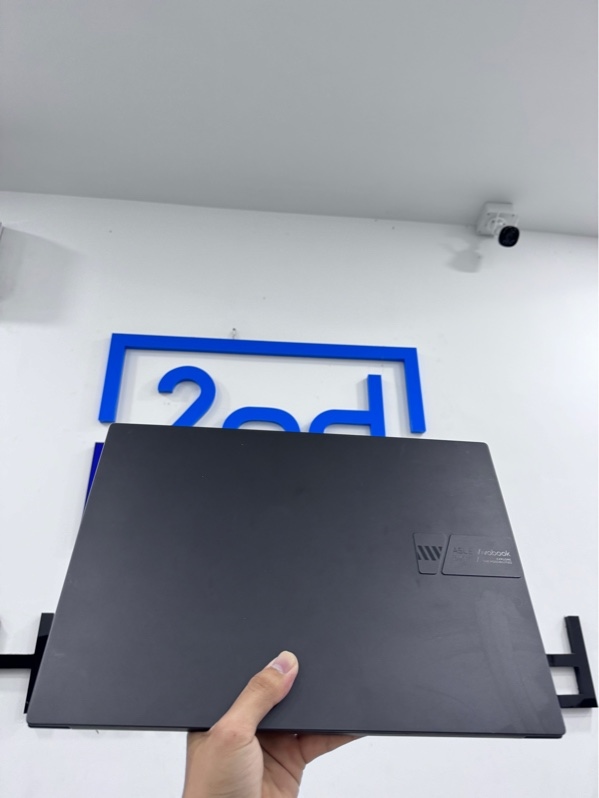 Laptop ASUS Vivobook 16X K3605ZC - i5-12500H, 16/512GB SSD, card RTX 3050 - 4GB - Màu đen - Pin 90% - Ngoại hình 98% - Mặt A dính keo sticker, trầy 1 góc, màn vàng viền trái, dưới - Kèm sạc.