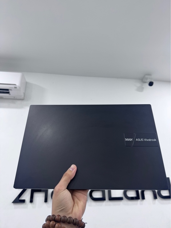 Laptop Asus Vivobook A1505VA - i5-13500H - 16/512Gb ssd - Màu đen - Pin 66% - Ngoại hinh· 98% - Máy trầy xước nhẹ, màn ám vàng, hằn phím, ổ sức khoẻ 92% - Kèm sạc