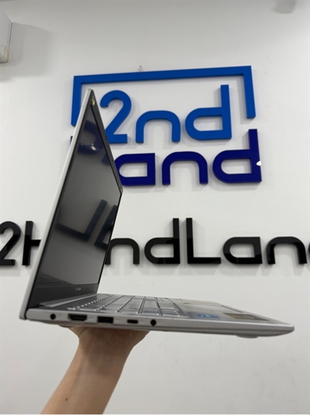 Laptop Asus Vivobook A415EA - i3 1125G4 - 8/512GB SSD - Màu bạc - Pin 76% 209 lần sạc - Ngoại hình 97% - Viền ám vàng , viền tối , hằn sticker , cấn 1 góc - Kèm sạc 1