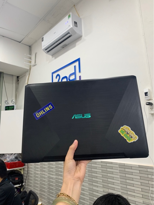 Laptop Asus Vivobook F570ZD - Ryzen 5 2500U - Ram 16GB/ 256GB SSD- Màu đen - Pin 49% - Ngoại hình: 97% - Viền ám hồng, màn phản quang - Kèm sạc