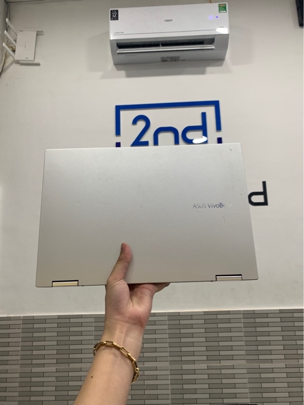 Laptop Asus vivobook flip 14 - I3-1115G4 - Ram 4/512 ssd - Màu bạc - Pin 70% - Ngoại hình: 98% - Loa rè - Kèm sạc