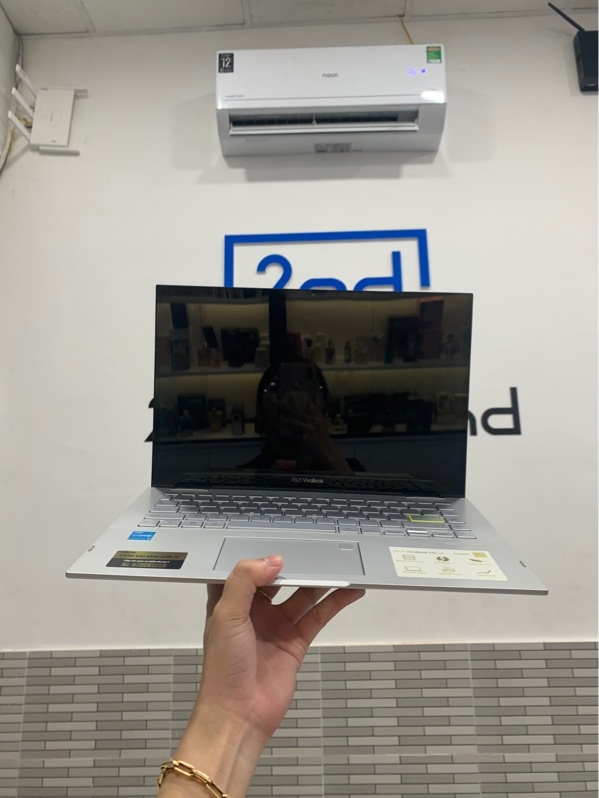 Laptop Asus vivobook flip 14 - I3-1115G4 - Ram 4/512 ssd - Màu bạc - Pin 70% - Ngoại hình: 98% - Loa rè - Kèm sạc