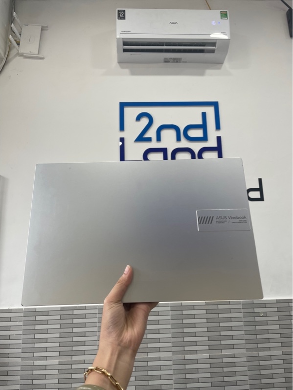 Laptop Asus vivobook go 15 - Ryzen 5 7520U - Ram 16gb/ssd 512gb - Màu bạc - Pin 92% - Ngoại hình: 98% - Kèm sạc