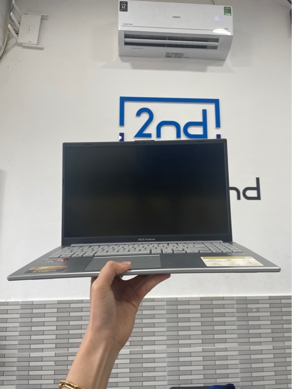 Laptop Asus vivobook go 15 - Ryzen 5 7520U - Ram 16gb/ssd 512gb - Màu bạc - Pin 92% - Ngoại hình: 98% - Kèm sạc