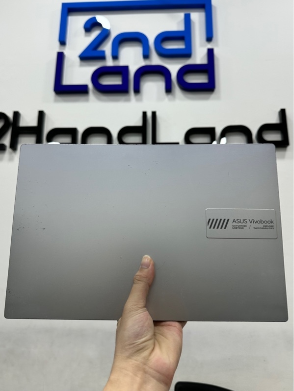 Laptop Asus Vivobook Go E1404FA - Màn 14inch, 60Hz - Ryzen 5 7520U - Ram 16/512GB SSD (97%) - Pin 86% - Màu bạc - Ngoại hình 97% - Màn rộp bụi trong, nứt khung viền màn - Kèm sạc zin