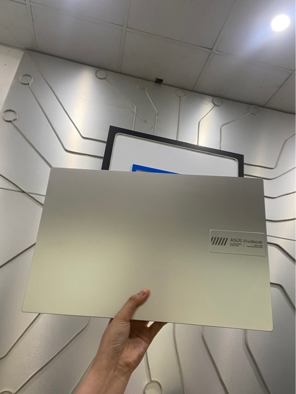 Laptop Asus Vivobook Go E1504FA - AMD Ryzen 5 7250U - Ram 16/512GB - Pin 84% - Màu bạc - Ngoại hình: 97.5% - Kèm sạc
