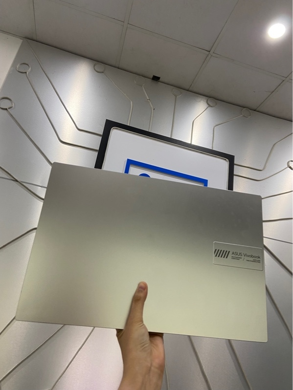 Laptop Asus Vivobook Go E1504FA - AMD Ryzen 5 7520U - Ram 16/512GB SSD - Pin 88% - Màu bạc - Ngoại hình: 98% - Kèm sạc