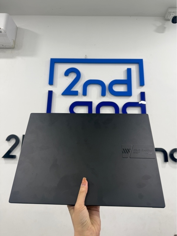 Laptop Asus Vivobook K3605ZF - i5-12500H - 16/ ssd 512gb - card GeForce RTX 2050 - Màn full HD, 144hz - Màu xám - Pin 96% - Ngoại hình 97% - Màn trầy, viền trầy xước nhẹ, màn bụi trong, chết 1 chấm pixel - Kèm Box , sạc 120w - Còn BH hãng tới 01/2027