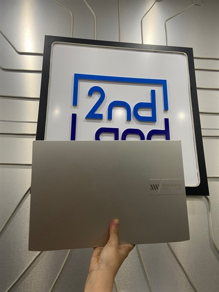 Laptop Asus Vivobook K6502ZC - i5-12450H - RTX 3050 - Ram 16/512GB SSD - Pin 78% - Màu bạc - Ngoại hình: 98% - Cấn 4 góc, màn tối 4 góc - Body - Kèm sạc