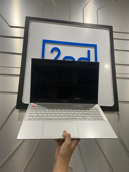 Laptop Asus Vivobook K6502ZC - i5-12450H - RTX 3050 - Ram 16/512GB SSD - Pin 78% - Màu bạc - Ngoại hình: 98% - Cấn 4 góc, màn tối 4 góc - Body - Kèm sạc 1