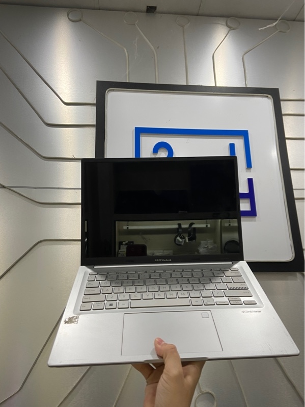 Laptop Asus Vivobook M1403QA - AMD Ryzen 5 5600H - Ram 8/512GB SSD - Pin 100% thay new - Màu bạc - Ngoại hình: 97% - Màn ám hồng nhẹ - Kèm sạc