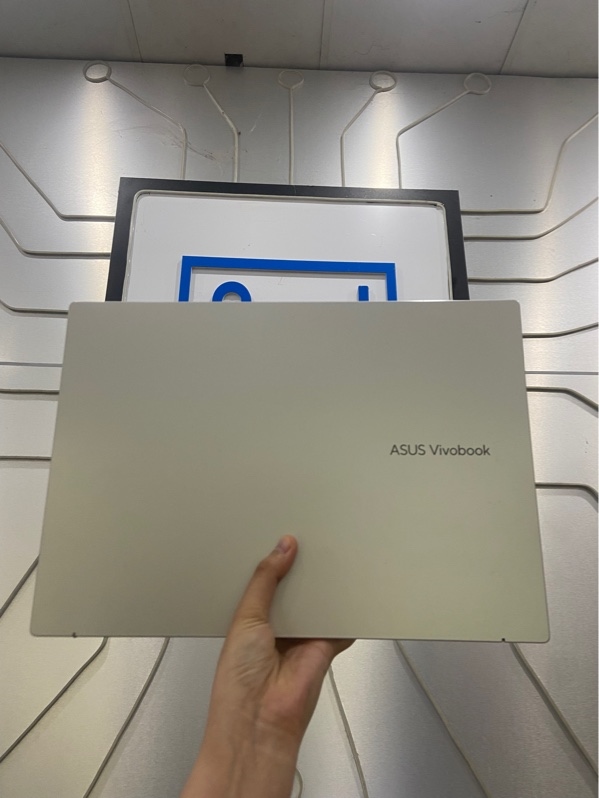 Laptop Asus Vivobook M1403QA - AMD Ryzen 7 5800H - Ram 16/512gb SSD - Sức khỏe ổ 95 - Pin chai nhẹ - Màu xám - Ngoại hình: 97% - Màn ám vàng, in phím, trầy xước thân- Kèm sạc -