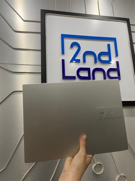 Laptop Asus Vivobook M341QA - Ryzen 5 5600H - Ram 8/512GB SSD - Pin 66% - Màu bạc - Ngoại hình: 98% - Kèm sạc