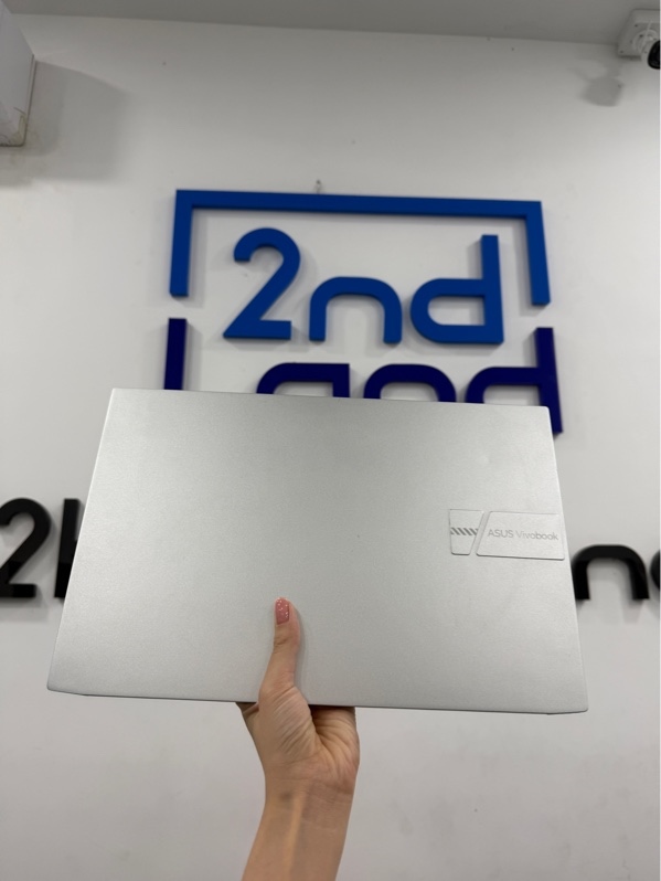 Laptop Asus Vivobook M6500QC - Ryzen 5 5600H - 16gb/ssd 512gb - card GeForce RTX 3050 - Màn 3k - 120hz - Màu xám - Pin 72% - Ngoại hình 97% - Màn hở sáng nhẹ , móp góc - Kèm sạc
