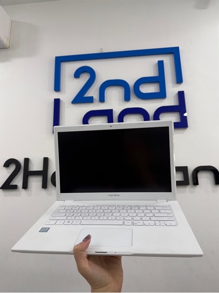 Laptop Asus Vivobook MJ401FA - Intel Core M3-8100Y - 4/128GB SSD - Màu trắng - Pin 66% - Ngoại hình 97% - Màn tối viền , phản quang 2 đốm - Kèm sạc 2