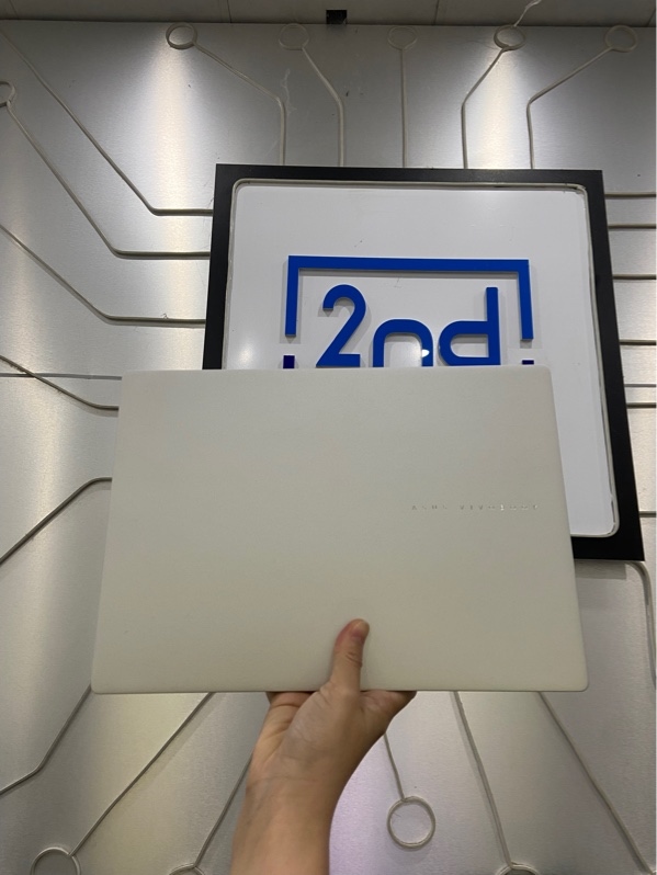 Laptop Asus VivoBook S14 - Ryzen AI 7 350 - Ram 32/512 SSD - Pin 99% - Màu bạc - Ngoại hình: 98% - FullBox