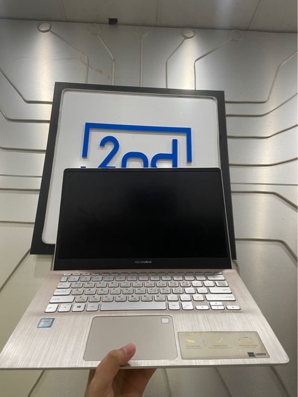Laptop Asus Vivobook S14 X430FA - i5-8265U - 8/256 SSD/1TB HDD - Pin 45% - Màu bạc - Ngoại hình: 97% - Màn 1 chấm phản quang, ám hồng nhẹ - Kèm sạc