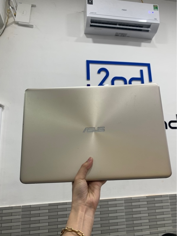 Laptop Asus Vivobook S15 - i5-8250U - Ram 4GB/240GB SSD - Geforce MX130 - Màu vàng - Pin 45% - Ngoại hình: 97% - Màn phản quang - Kèm sạc