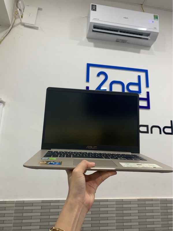 Laptop Asus Vivobook S15 - i5-8250U - Ram 4GB/240GB SSD - Geforce MX130 - Màu vàng - Pin 45% - Ngoại hình: 97% - Màn phản quang - Kèm sạc