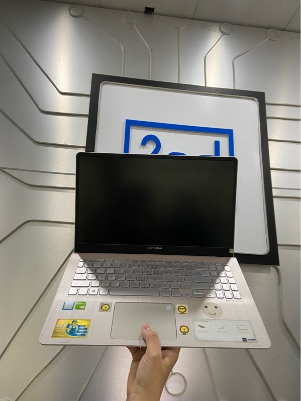 Laptop Asus Vivobook S15 X530UN - i5-8250U - Ram 4/256GB SSD - Pin 64% - Ngoại hình: 97% - Kèm sạc