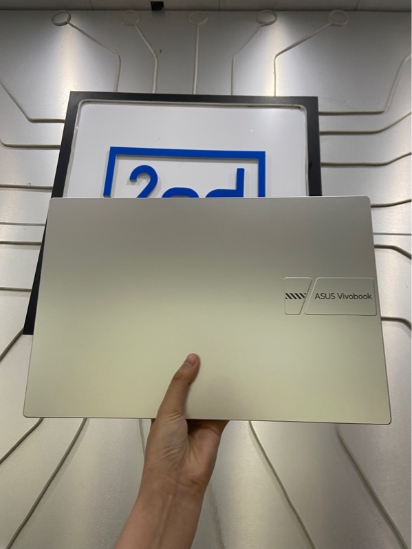 Laptop Asus Vivobook X1404VA - i3-1315U - Ram 8/512GB SSD - Pin 98% - Màu bạc - Ngoại hình: 98% - Kèm sạc