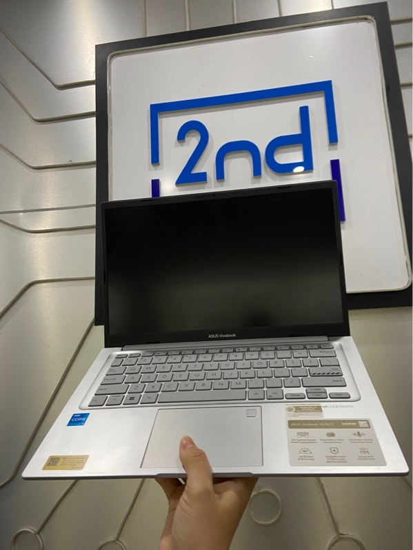 Laptop Asus Vivobook X1404VA - i3-1315U - Ram 8/512GB SSD - Pin 98% - Màu bạc - Ngoại hình: 98% - Kèm sạc