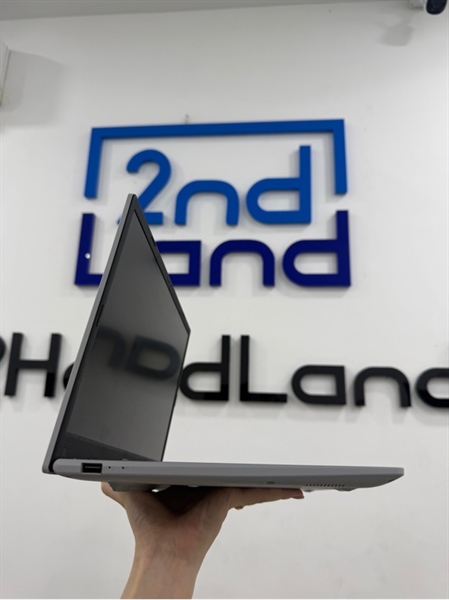 Laptop Asus Vivobook X1404ZA - i3 1215U - 8/512GB SSD - Màu bạc - Pin 95% chu kỳ sạc 39 - Ngoại hình 98% - Tối viền nhẹ , loạn touchpad , trầy - Kèm sạc 1