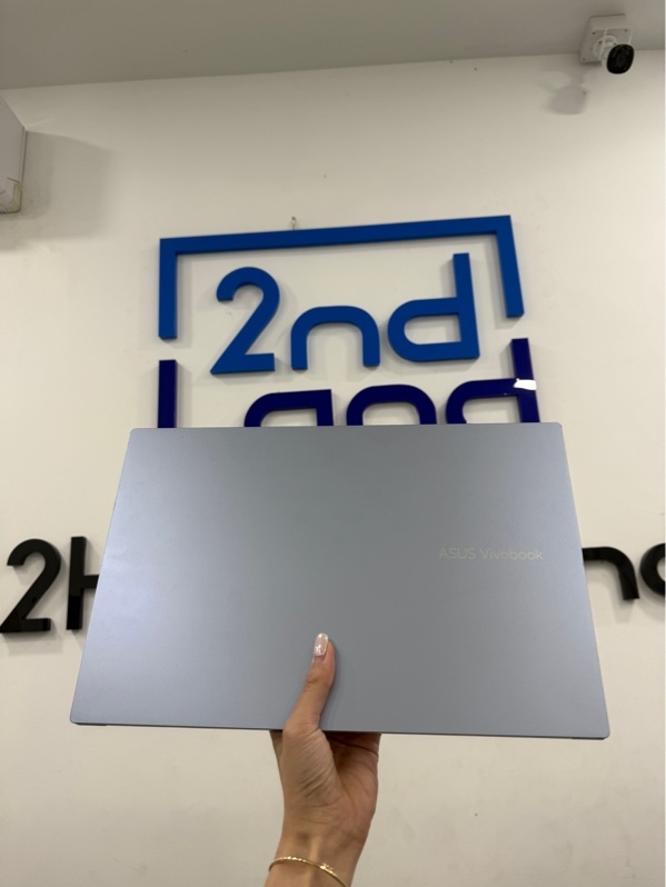 Laptop Asus Vivobook X1502za - i5 1240P, 8/256ssd - Card tích hợp - Màu xanh - Pin 59% - Ngoại hình 97% - trầy xước , tróc sơn , tróc touchpad , cấn góc , màn ám hồng , nhiều đốm phản quang - Kèm sạc