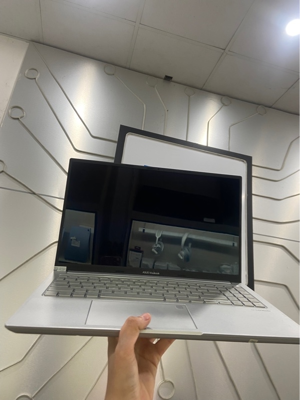 Laptop Asus Vivobook X1503ZA.306 - I5-12500H - Ram 16/512gb SSD - Pin 61% - Màu bạc - Ngoại hình: 97% - Kèm sạc