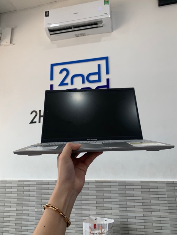 Laptop ASUS Vivobook X1504ZA - Intel Core i3-1215U - RAM 8GB/SSD 512GB - Màu bạc - Pin 93% - Ngoại hình: 97% - Màn hình trầy, ám xanh - Kèm sạc, box