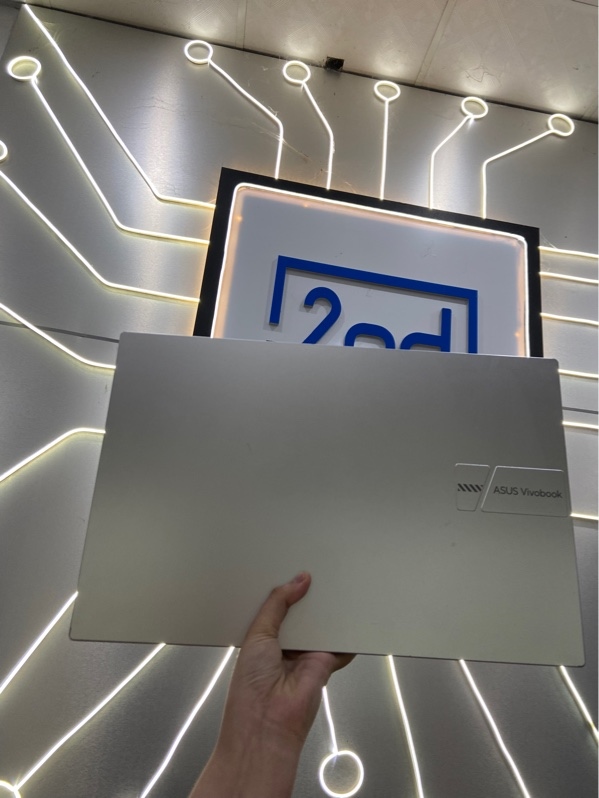 Laptop Asus Vivobook X1504ZA - Intel Core i5-1235U - Ram 16/512GB SSD - Pin 83% - Màu bạc - Ngoại hình: 97% - Màn in phím, ám vàng, xước - Kèm sạc