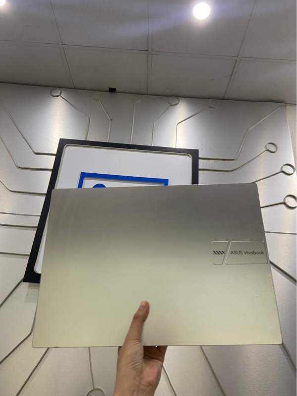 Laptop Asus Vivobook X1605VA - I5-1335U - Ram 16/512GB - Pin 83% - Màu xám - Ngoại hình: 97% - Màn phản quang, bầm, ám vàng, xước cấn, tróc sơn mặt C - Kèm sạc