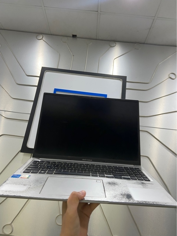 Laptop Asus Vivobook X1605VA - I5-1335U - Ram 16/512GB - Pin 83% - Màu xám - Ngoại hình: 97% - Màn phản quang, bầm, ám vàng, xước cấn, tróc sơn mặt C - Kèm sạc