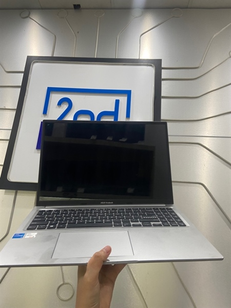 Laptop Asus Vivobook X1605VA - i5 13420H - Ram 16/512GB - Card onboard - Pin 79% - Màu bạc - Ngoại hình: 98% - Kèm sạc 1