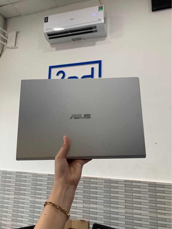 Laptop Asus vivobook x409fa - i3-8145u - Ram 4/512gb - Màu bạc - Pin 58% - Ngoại hình: 97% - Cam mờ, màn trầy, ám xanh phản quang nhiều, trầy body nhiều - Kèm sạc