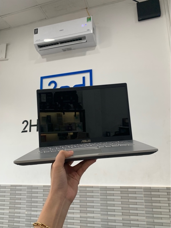 Laptop Asus vivobook x409fa - i3-8145u - Ram 4/512gb - Màu bạc - Pin 58% - Ngoại hình: 97% - Cam mờ, màn trầy, ám xanh phản quang nhiều, trầy body nhiều - Kèm sạc