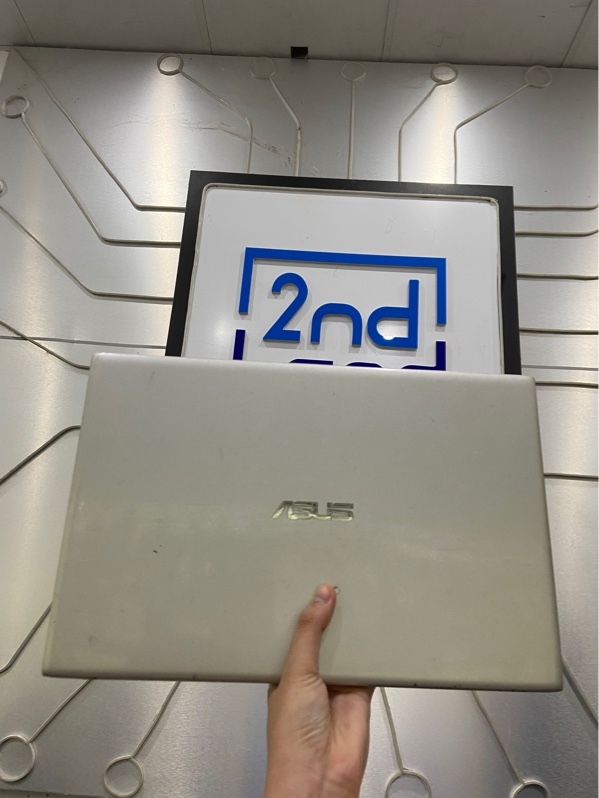 Laptop Asus Vivobook X412DA - Ryzen 5 3500U - 8/512GB SSD - Pin 59% - Màu bạc - Ngoại hình: 97% - Trầy ố khá nhiều, màn ám hồng nhẹ, phản quang nhiều điểm, phím trầy nhiều - Kèm sạc