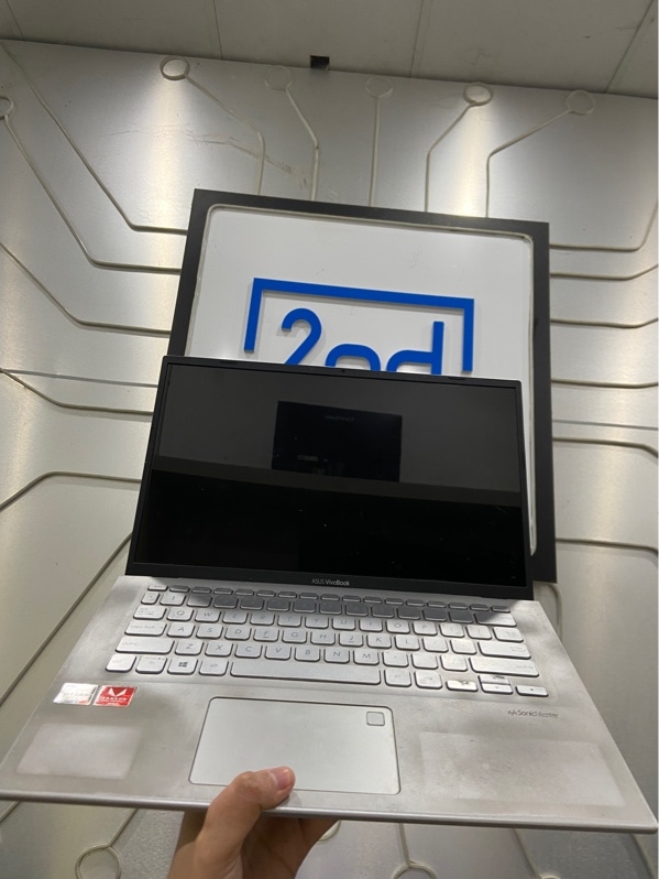 Laptop Asus Vivobook X412DA - Ryzen 5 3500U - 8/512GB SSD - Pin 59% - Màu bạc - Ngoại hình: 97% - Trầy ố khá nhiều, màn ám hồng nhẹ, phản quang nhiều điểm, phím trầy nhiều - Kèm sạc