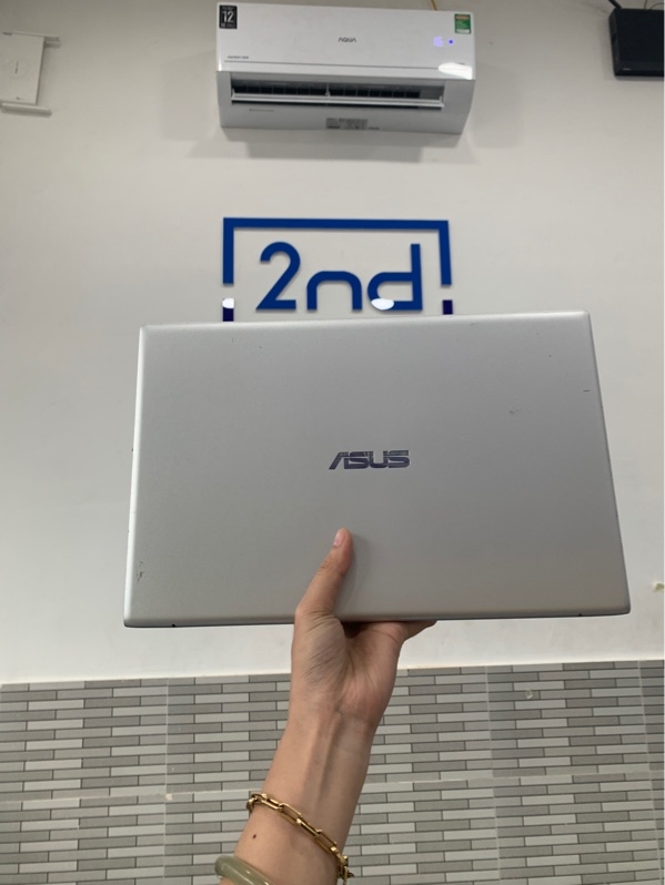 Laptop Asus vivobook x412DA - Ryzen 5 3500u - Ram 8/512 ssd - Màu bạc - Pin 42% - Ngoại hình: 96% - Màn phản quang, hở mặt c, hư 1 cổng usb, đốm camera - Kèm sạc - SP KHÔNG BẢO HÀNH