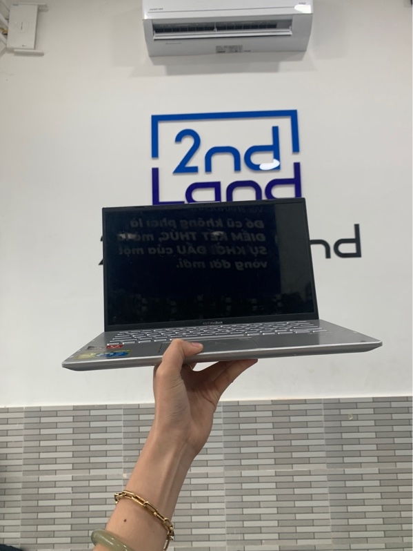 Laptop Asus vivobook x412DA - Ryzen 5 3500u - Ram 8/512 ssd - Màu bạc - Pin 42% - Ngoại hình: 96% - Màn phản quang, hở mặt c, hư 1 cổng usb, đốm camera - Kèm sạc - SP KHÔNG BẢO HÀNH