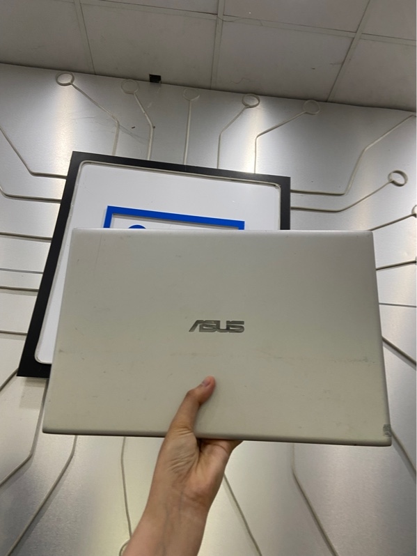 Laptop ASUS Vivobook X412FA - i5-8265U - Ram 8/512GB SSD - Pin 67% - Màu bạc - Ngoại hình: 97% - Màn ám hồng, phản quang 4 đốm - Kèm sạc
