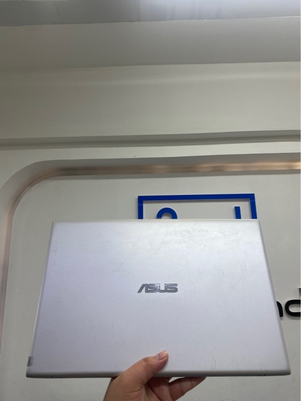 Laptop Asus Vivobook X412FAC - I5 10210U - 8/512 ssd - Màu bạc - Pin thay 100% - Ngoại hình 97% - Màn ám hồng, phản quang, màn in phím nhẹ - Kèm sạc