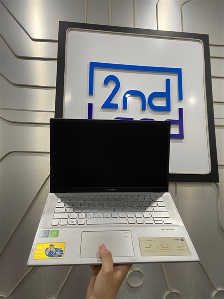 Laptop Asus Vivobook X412FJ A412FJ - i5-8265U - Ram 12/SSD 256GB HDD 1TB - Nvidia Geforce MX23 - SSD tốt - Pin 70% - Màu bạc - Ngoại hình: 97% - Màn in phím, phản quang hồng viền, mặt A,C trầy nhiều - Kèm sạc 1