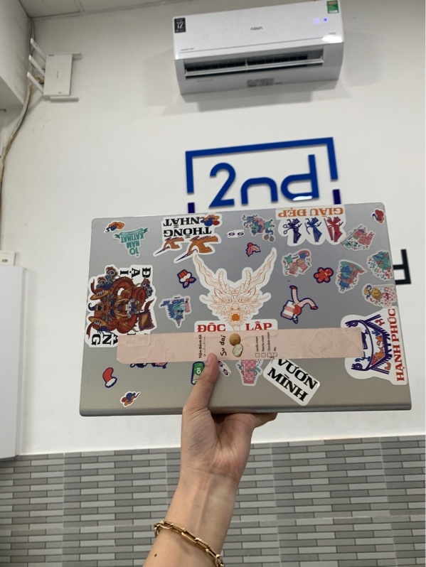 Laptop Asus Vivobook X415EA - i3-1115g4 - Ram 4gb/ssd 512gb - Màu trắng - Pin 58% - Ngoại hình: 96% - Trầy xước nhiều, tróc touchpad, màn ám hồng + phản quan + in phím, 1 điểm chết pixel - Kèm sạc linh kiện