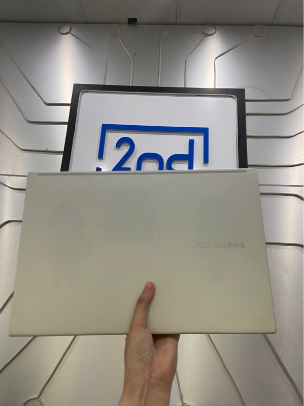 Laptop Asus Vivobook X421EAY - i3-1115G4 - Ram 4/512GB SSD - Pin chai - Màu bạc - Ngoại hình: 96% - Màn ám hồng trong nặng , chữ in trên màn , nút Enter hư, phản quang màn đen , màn rộp in phím , loa trái nhỏ - Kèm sạc - sp lỗi không bảo hành